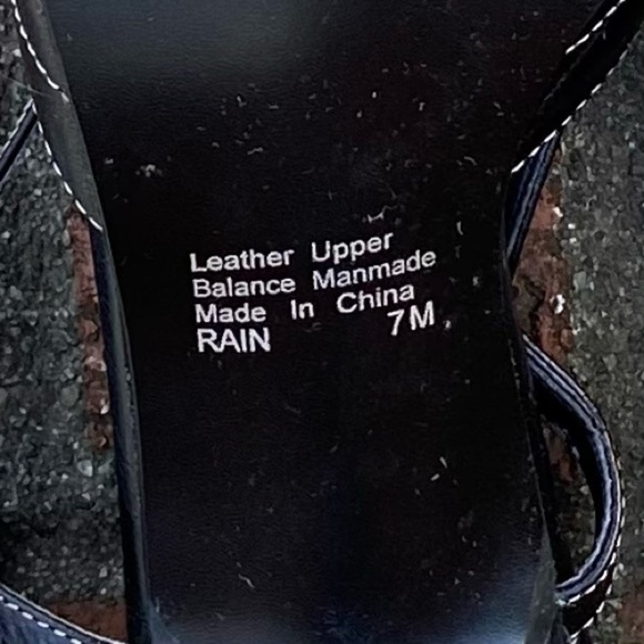 𝅺ALFANI leather shoes. Perfectly appointed black mid-heel clean and like new. - Picture 5 of 7